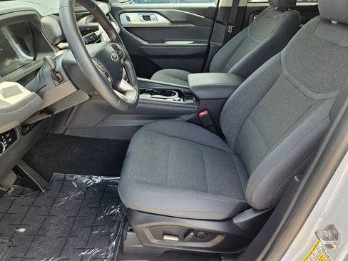 Used 2025 Ford Explorer Active RWD image 15