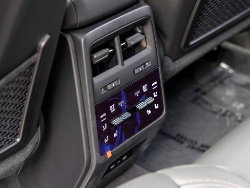 New 2025 Porsche Macan Electric image 41