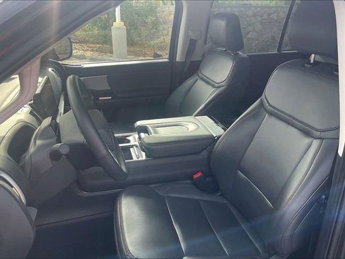 Used 2025 Ford Expedition Active AWD/4WD image 25