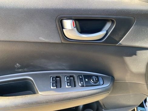 Used 2019 Kia Optima S w/ S Panoramic Sunroof Package image 8