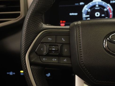Used 2025 Toyota Tundra Limited AWD/4WD image 41