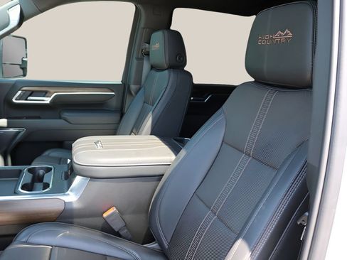 Used 2025 Chevrolet Silverado 2500 High Country w/ High Country Premium Package AWD/4WD image 14