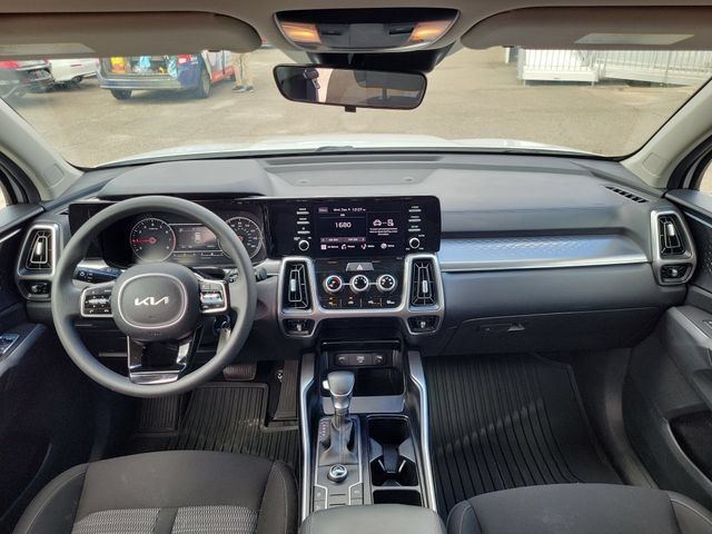 Used 2023 Kia Sorento LX FWD image 11