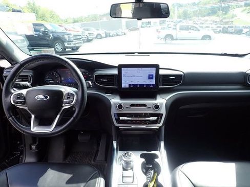 Used 2022 Ford Explorer XLT w/ Equipment Group 202A AWD/4WD image 13