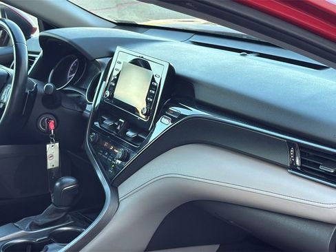 Used 2021 Toyota Camry SE image 30