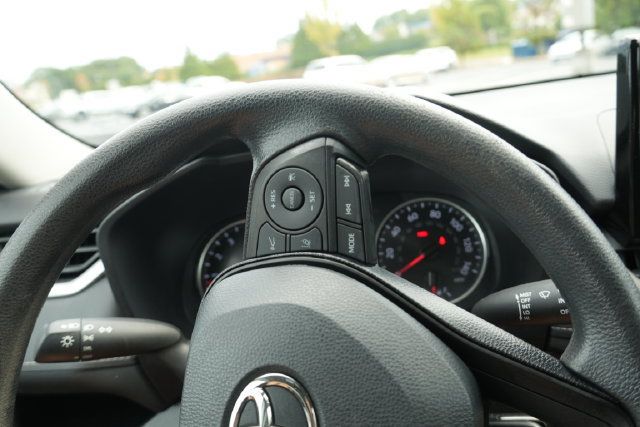 Used 2021 Toyota RAV4 LE FWD image 25