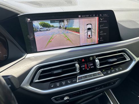 Used 2022 BMW X7 xDrive40i w/ M Sport Package AWD/4WD image 5