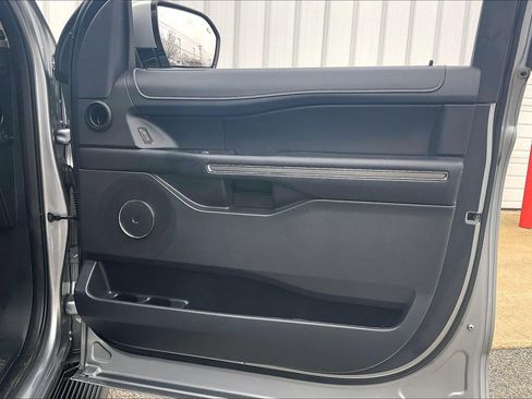 Used 2024 Ford Expedition XLT image 28