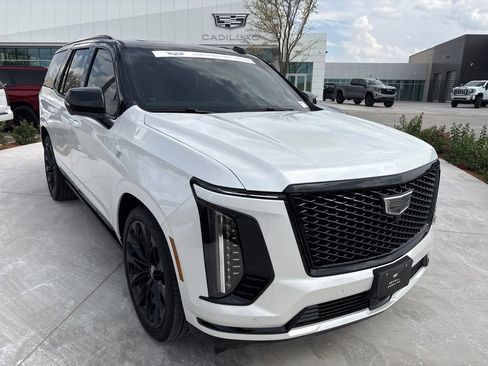 Certified 2025 Cadillac Escalade Sport Platinum w/ LPO, ONYX Package AWD/4WD image 5