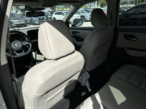 Used 2021 Nissan Rogue SL w/ Premium Package AWD/4WD image 17
