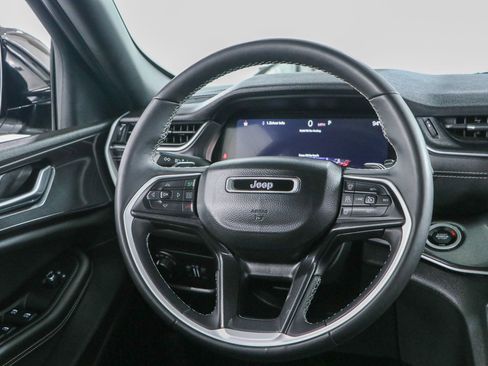 Used 2023 Jeep Grand Cherokee Altitude AWD/4WD image 12