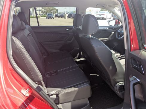 Used 2024 Volkswagen Tiguan SE AWD/4WD image 28