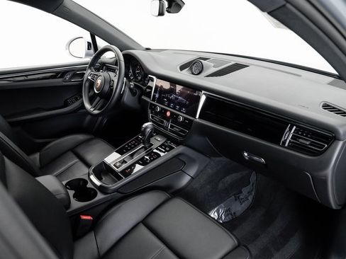 Used 2025 Porsche Macan image 24