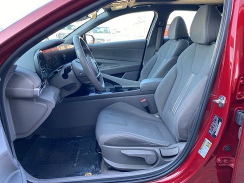 Used 2024 Hyundai Elantra SEL w/ Convenience Package image 15