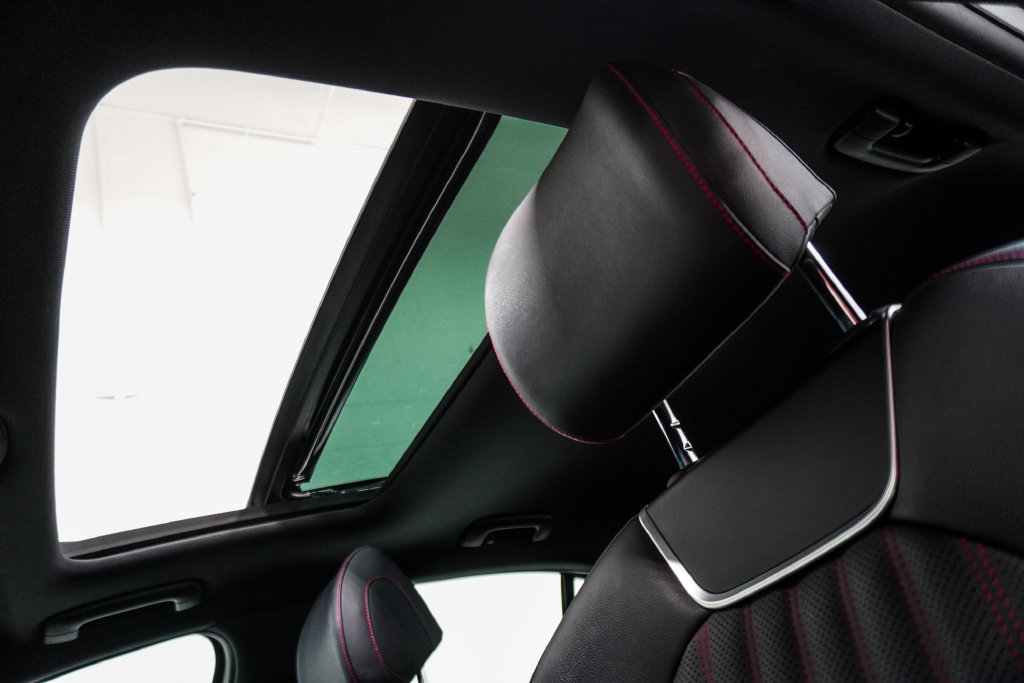 Used 2023 Genesis G70 2.0T w/ Sport Prestige Package RWD image 8