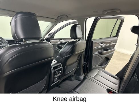 Used 2023 Jeep Grand Cherokee Limited w/ Black Appearance Package image 31