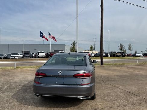 Used 2022 Volkswagen Passat 2.0T SE FWD image 17