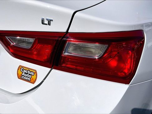 Used 2018 Chevrolet Malibu LT FWD image 28