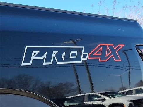 Used 2024 Nissan Frontier PRO-4X image 32