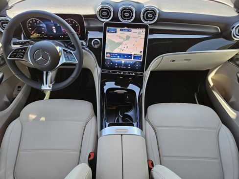 Used 2026 Mercedes-Benz GLC 300 image 16