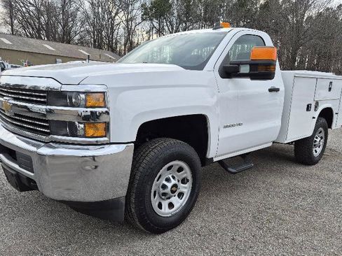 Used 2018 Chevrolet Silverado 3500 W/T image 2