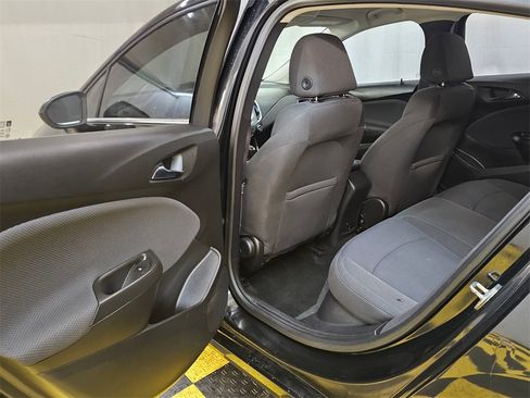 Used 2017 Chevrolet Cruze LT image 15