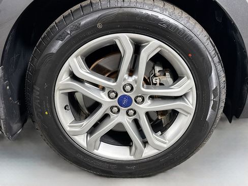 Used 2017 Ford Edge Titanium w/ Technology Package FWD image 32