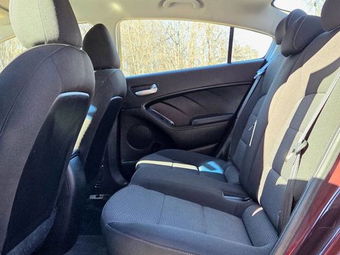 Used 2018 Kia Forte LX image 10