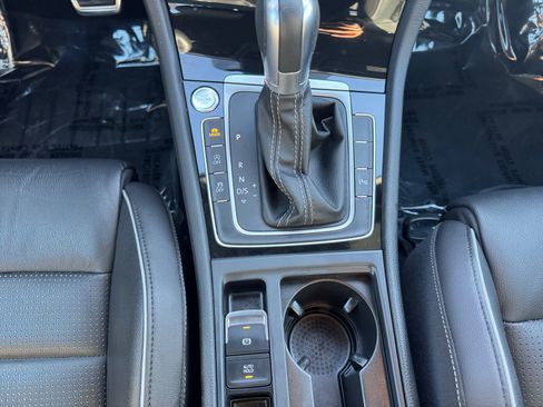 Used 2019 Volkswagen Golf R 4-Door image 19