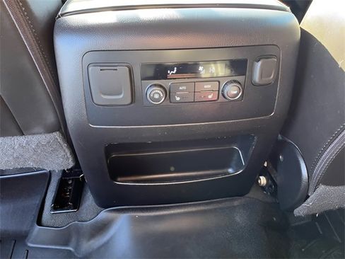 Used 2019 GMC Yukon XL Denali image 36