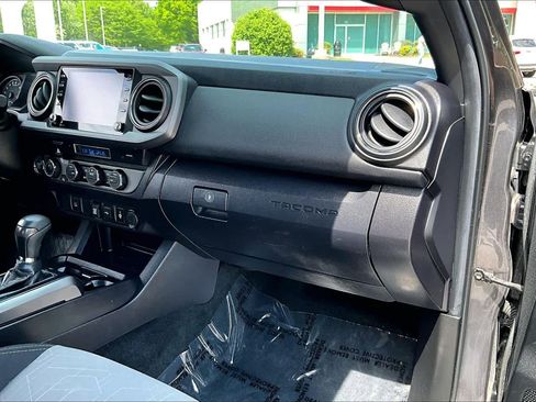 Used 2023 Toyota Tacoma TRD Off-Road image 17