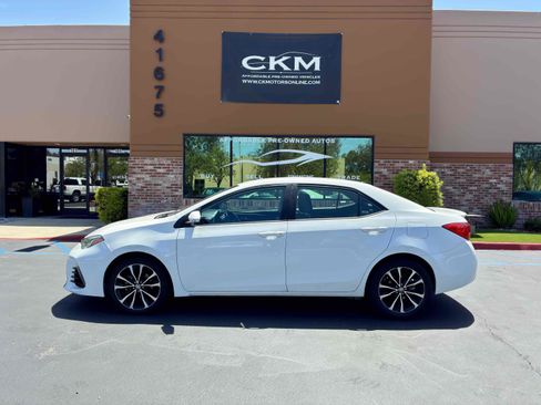 Used 2017 Toyota Corolla SE FWD image 3
