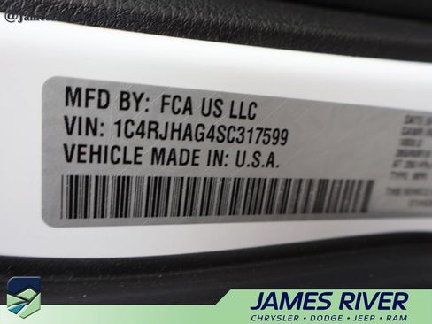 Used 2025 Jeep Grand Cherokee Altitude AWD/4WD image 40