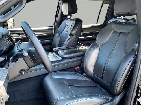 Certified 2024 Jeep Wagoneer L Series II w/ Flexible Seating Group AWD/4WD image 19