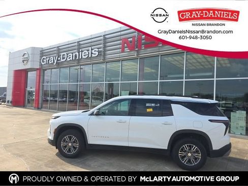 Used 2024 Chevrolet Traverse LT AWD/4WD image 1