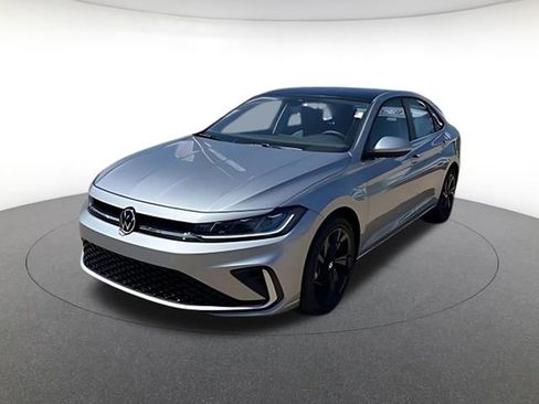 Used 2025 Volkswagen Jetta SE w/ Sunroof Package image 1