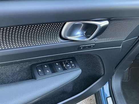 Certified 2025 Volvo XC40 B5 Plus image 17