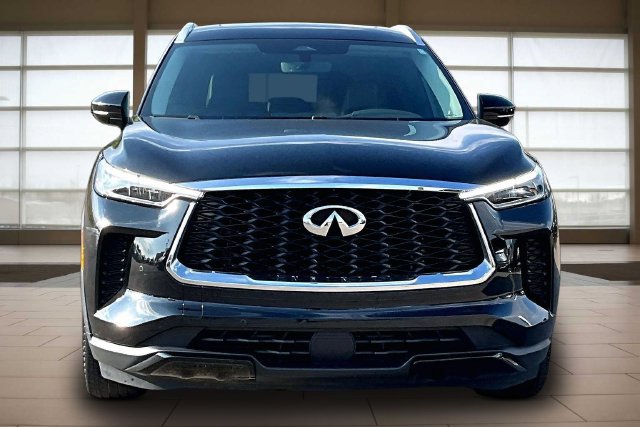 Used 2023 INFINITI QX60 Luxe w/ Cargo Package FWD image 3