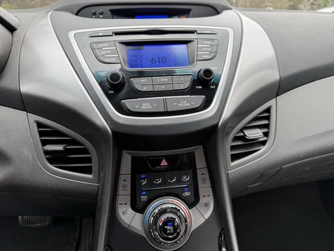 Used 2013 Hyundai Elantra GLS w/ Preferred Pkg image 19