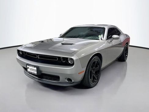 Used 2016 Dodge Challenger SXT RWD image 1