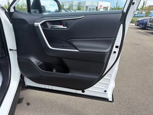 Used 2025 Toyota RAV4 SE AWD/4WD image 10