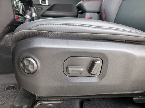 Used 2025 Jeep Wrangler Unlimited Rubicon image 14