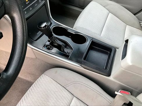 Used 2015 Toyota Camry LE image 12