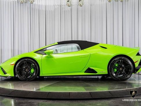 Used 2021 Lamborghini Huracan EVO RWD image 11
