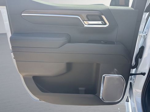 New 2026 Chevrolet Silverado 1500 High Country w/ Technology Package AWD/4WD image 14