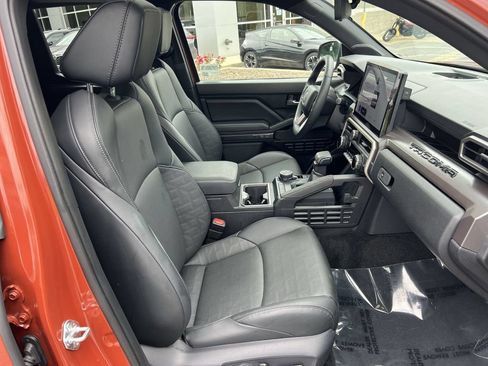 Used 2025 Toyota Tacoma TRD Sport w/ TRD Sport Premium Package AWD/4WD image 26