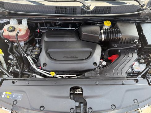 Used 2021 Chrysler Pacifica Touring-L FWD image 23
