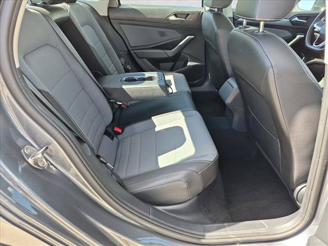 Used 2025 Volkswagen Jetta SE FWD image 21