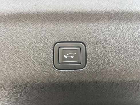 Used 2023 GMC Yukon XL Denali image 48