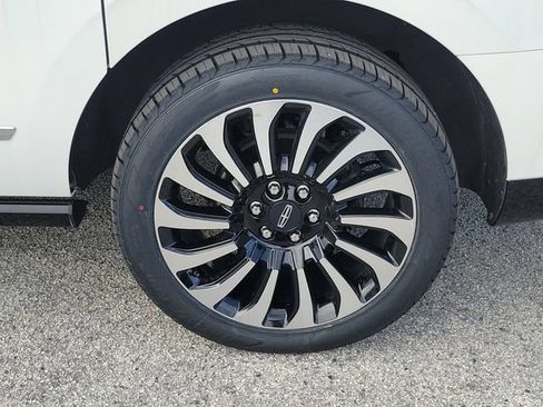 Used 2023 Lincoln Navigator L Black Label AWD/4WD image 13